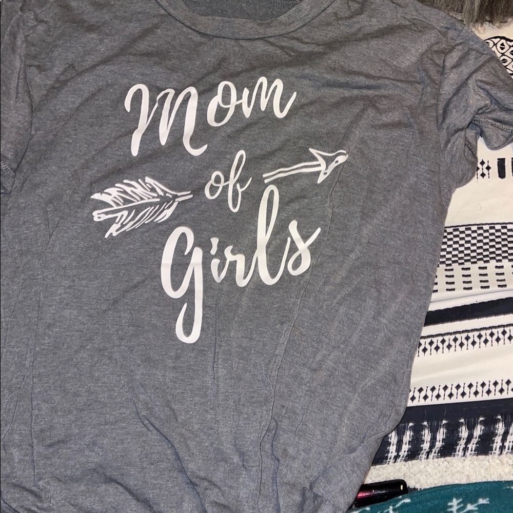 Stylish Gray 'Mom of Girls' Short Sleeve Tee